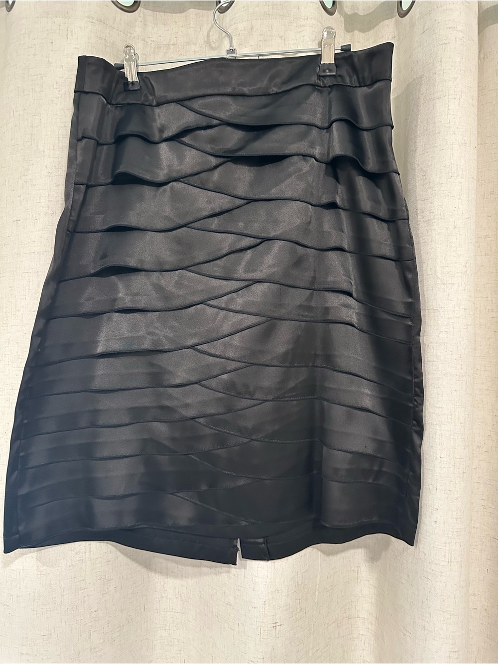 Larry Levine Black Layered Satin Pencil Skirt